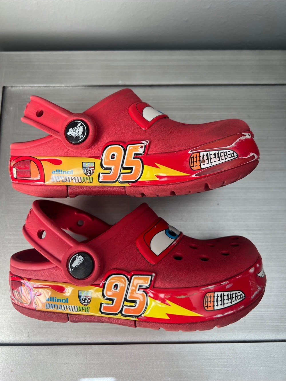 Lightning McQueen Classic Clog Crocs kids size c10. 100% authentic - Picture 8 of 15